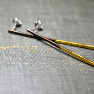 Pendientes largos de acero y barra dorada: pendientes minimalistas, pendientes largos, pendientes de barra moderna, pendientes bañados en oro, pendientes de barra larga, pendientes industriales
