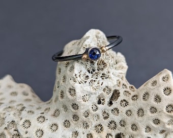 Kleine kyaniet solitaire-stapelring