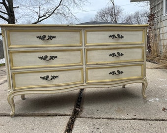 Henredon Vintage Six drawer French Provincial dresser with mirror