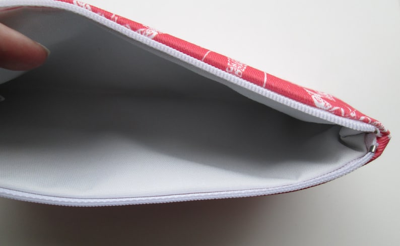 maple leaf zippered pouch