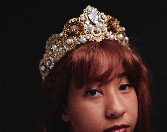 Gold Floral Pearl Crown – Ornate Gemstone Headpiece