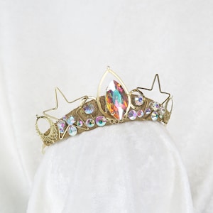 Tiara de estrellas arcoíris Cosmos en dorado - de Loschy Designs - HECHA A PEDIDO, se envía después de 7 días hábiles