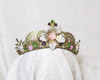 Tiara pequeña inspirada en Mulan - Oro con piedras preciosas - de Loschy Designs - HECHA A PEDIDO, lista en 7 días