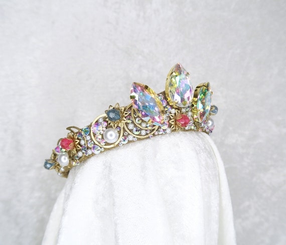 Rapunzel Inspired Gold Crown – Rainbow Gemstone & Faux Pearl  display picture 3