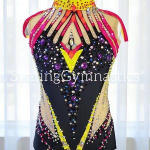 Maillots de gimnasia rítmica personalizados para niñas, para competición profesional artística, color negro, elásticos y con cristales de calidad.