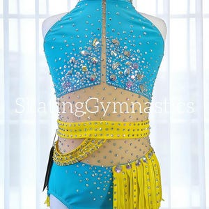 Maillots de gimnasia rítmica personalizados para niñas, competición profesional artística, color azul y amarillo, elásticos y con cristales de calidad.