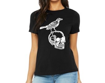 Camisa Skull and Raven Edgar Allen Poe / Ropa oculta / Camisas de calavera / Cottagecore oscuro / Ropa de mujer / Camisetas gráficas / Estampado de cuervo