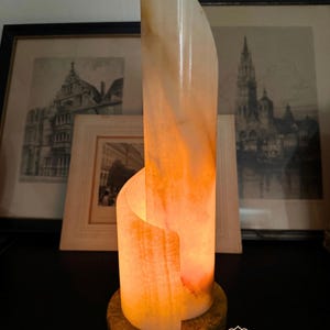 Spiral-Onyx-Lampe, Onyx-Beleuchtung Nachttischlampe, geometrische Zen-Stimmungslampe, 12x4 "Tischlampe, dekorative bunte Marmorlampe, natürlicher Onyx