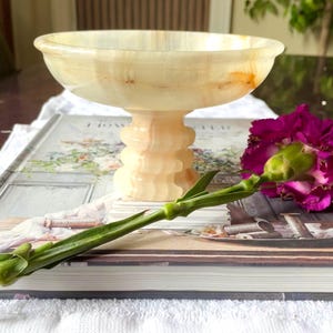 Handgemaakte beige onyx-kristallen sieradenhouder, onyx bladstandaard, 6 x 4 lade, decoratieve verzamelkom, sieradenhouder, fruitschaal