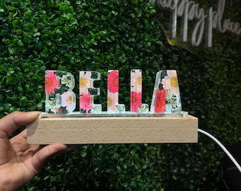 Lámpara de letras epoxi personalizada, luz nocturna de resina personalizada, arte de resina hecho a mano, preservación de flores prensadas