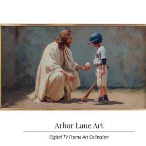 Puede incluir: Impresión artística digital de una pintura que representa una figura con túnicas blancas ofreciendo una pelota de béisbol a un niño pequeño con uniforme de béisbol. La obra de arte está enmarcada en un borde dorado. El texto "Arbor Lane Art" y "Digital TV Frame Art Collection" está en la parte inferior.