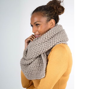Sand Chunky Knit Scarf, Oversized Scarf in Wool, Luxury unisex scarf image 2