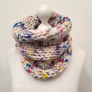 Bunter Schlauchschal, Grobstrickschal, Handgestrickter Wollschal, Winterschal