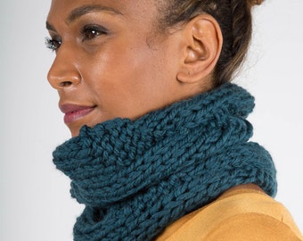 Dark Turquoise Wool Scarf, Knitted snood, Gift for her, Infinity scarf, chunky knit cowl scarf