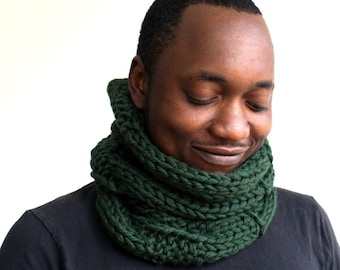 Sciarpa di lana verde, cappuccio da uomo, snood lavorato a maglia, regalo per lui, sciarpa Infinity, sciarpa a maglia grossa verde, cappuccio unisex in verde