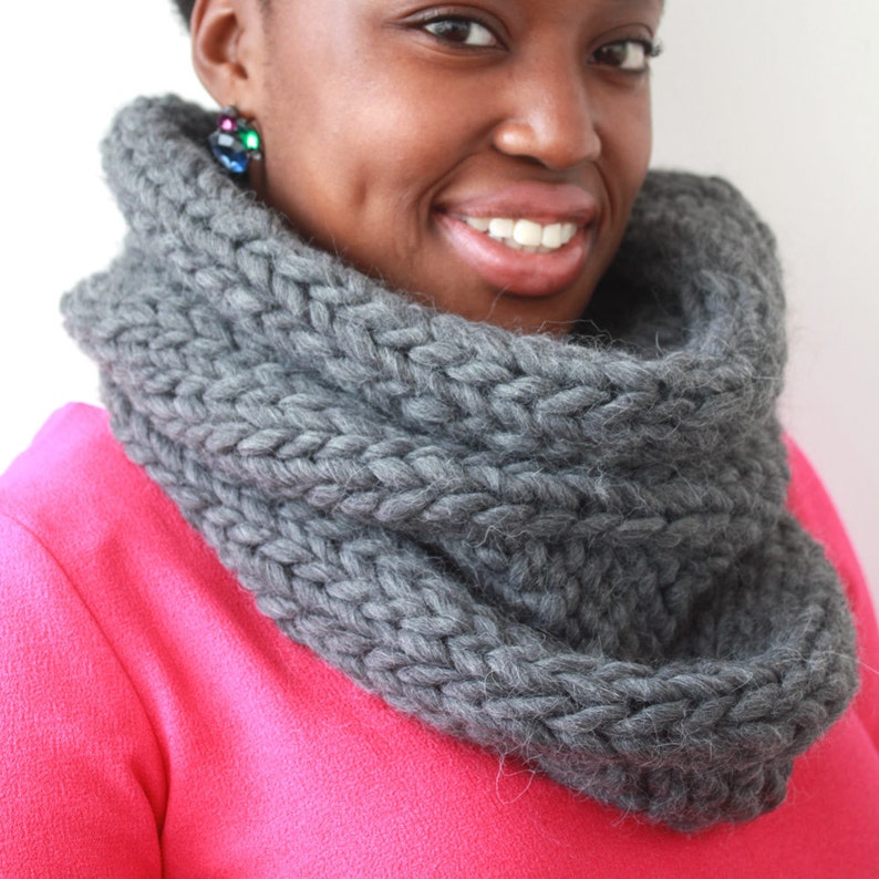 Chunky Knit Wool cowl, Infinity scarf, Winter tube scarf image 3