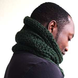 Green Wool Scarf, Mens Cowl, Knitted snood, Gift for him, Infinity scarf, chunky knit scarf green, Unisex cowl in Green image 3