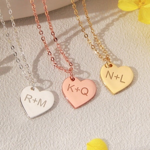 Collar de corazón y letras • Collar de corazón con inicial hecho a mano • Collar de corazón con letra grabada • Joyería con inicial personalizada • Regalos para mamá