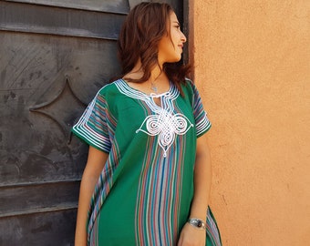 Precioso vestido verde marroquí para mujer.