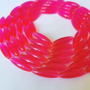 Vintage Lucite Beads, Hot Pink Bead Supply, Genuine Vintage Jewelry, Colorful Beads for Necklace image 3