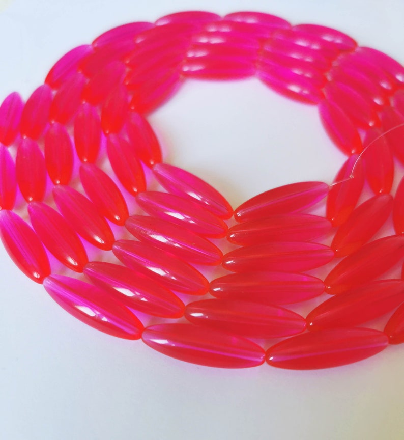 Vintage Lucite Beads, Hot Pink Bead Supply, Genuine Vintage Jewelry, Colorful Beads for Necklace image 3