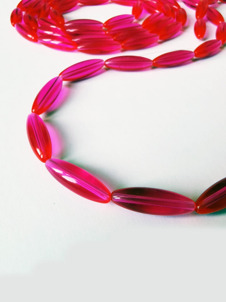 Vintage Lucite Beads, Hot Pink Bead Supply, Genuine Vintage Jewelry, Colorful Beads for Necklace image 2