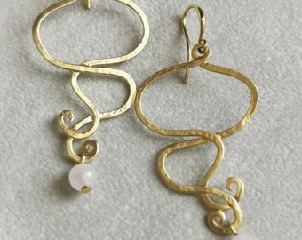 Delicate Gold Earrings with Dangling Rose Quarz Stone, Lightweight Statement earrings, Handmade Swirl Earrings, Valentine's Day Gift for Her