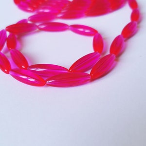 Vintage Lucite Beads, Hot Pink Bead Supply, Genuine Vintage Jewelry, Colorful Beads for Necklace image 4