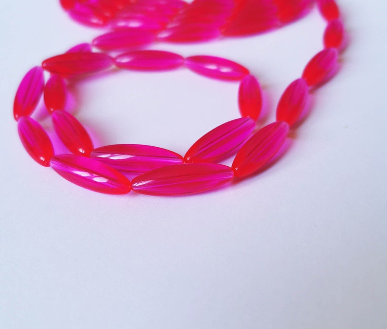 Vintage Lucite Beads, Hot Pink Bead Supply, Genuine Vintage Jewelry, Colorful Beads for Necklace image 4