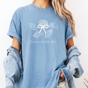 Comfort Colors Minimalistic Shells T-shirt, Gift for Shell Lover, Shell Aesthetic Shirts, Shell Lover Gifts, Shell Collector Gift,Shell Tees