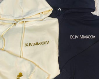 Sweat à capuche assorti personnalisé brodé couple Chiffres romains Sweat à capuche pour couple Couple cadeau d'anniversaire Cadeau d'anniversaire pour elle