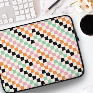 Checkered Laptop Sleeve – Stylish Neoprene Cover, Scratch-Resistant with Faux Fur Lining, Lightweight, Water-Resistant, 13&#39;&#39; & 15&#39;&#39;