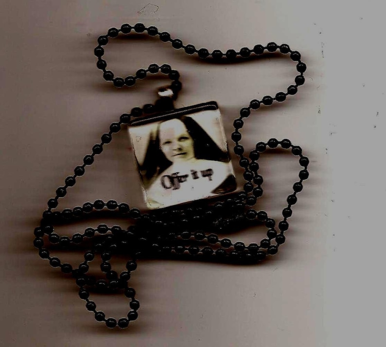 Offer It UP Nun Advice Glass Pendant on Black Ball Chain afbeelding 3