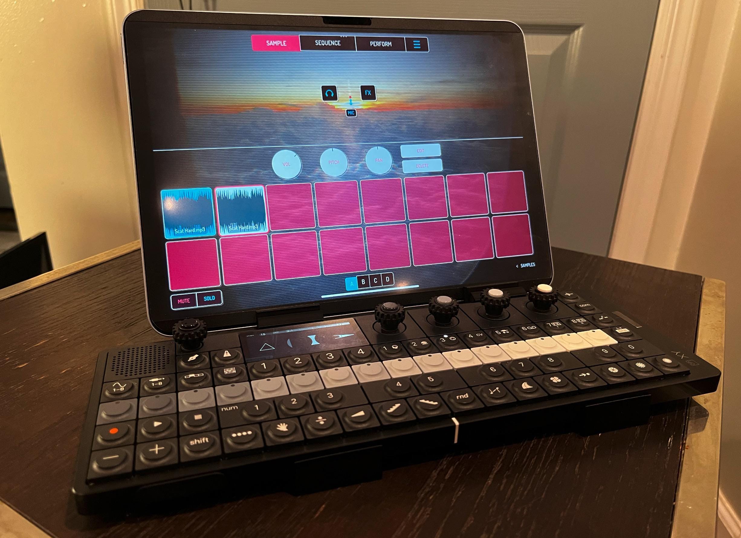 Teenage Engineering OP-1 Field / OP-XY用クリップスタンドホルダー 