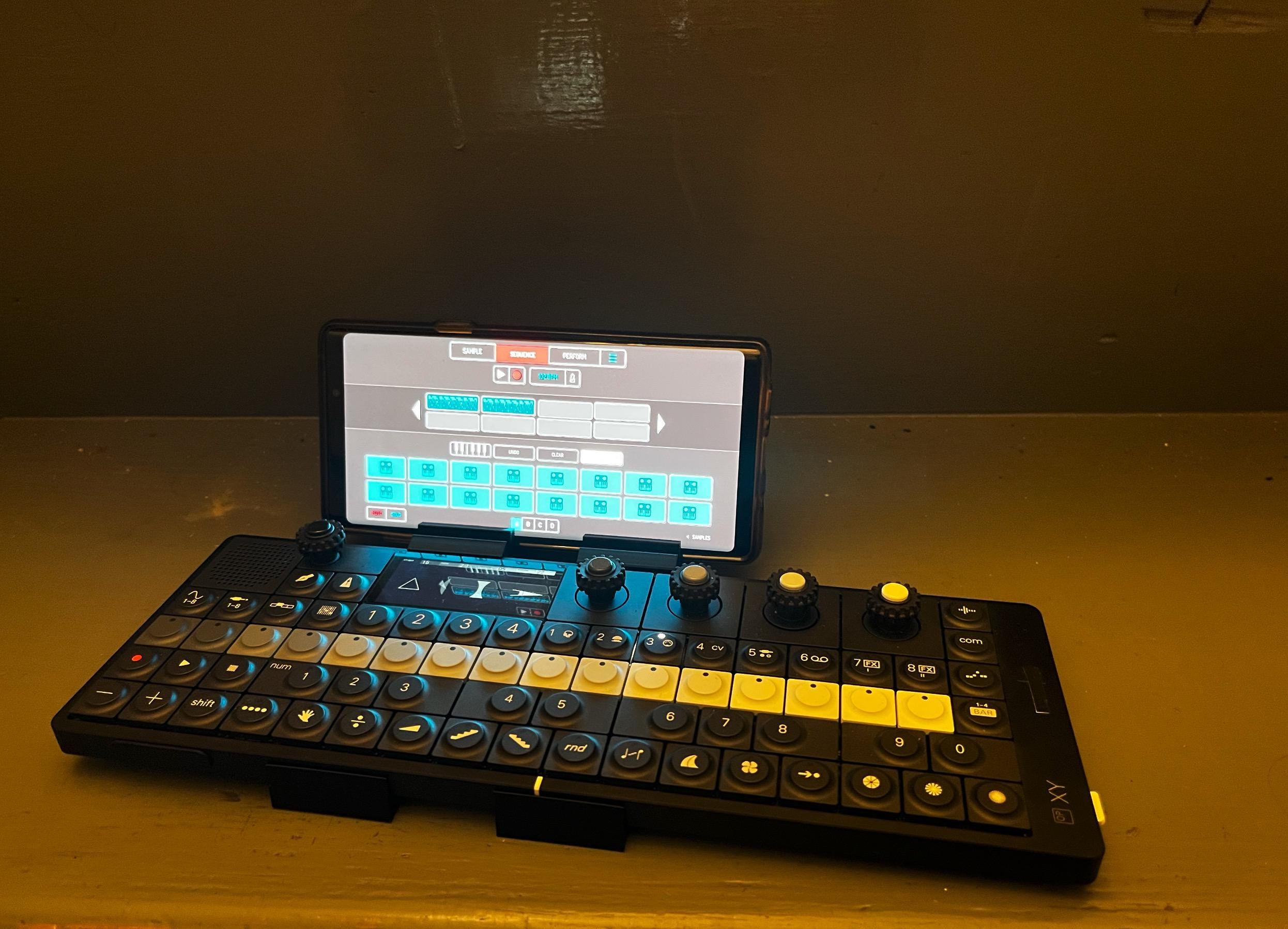Teenage Engineering OP-1 Field / OP-XY用クリップスタンドホルダー 
