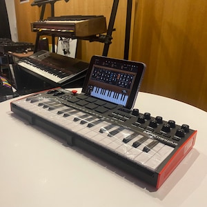 Klippställshållare för Akai MPK Mini Plus Fäst din iPad surfplatta / iPhone smartphone