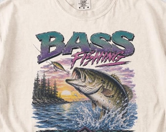 Camiseta vintage de pesca de lubina, Comfort Colors®, camiseta retro de pesca, camiseta de pescador estilo años 90, camiseta gráfica de la vida en el lago.