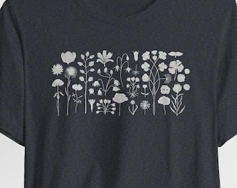Camiseta minimalista de flores silvestres, camiseta botánica blanca, camiseta con arte natural, regalo para amantes de la jardinería, top floral con estilo cottage core, camiseta para mamás de plantas
