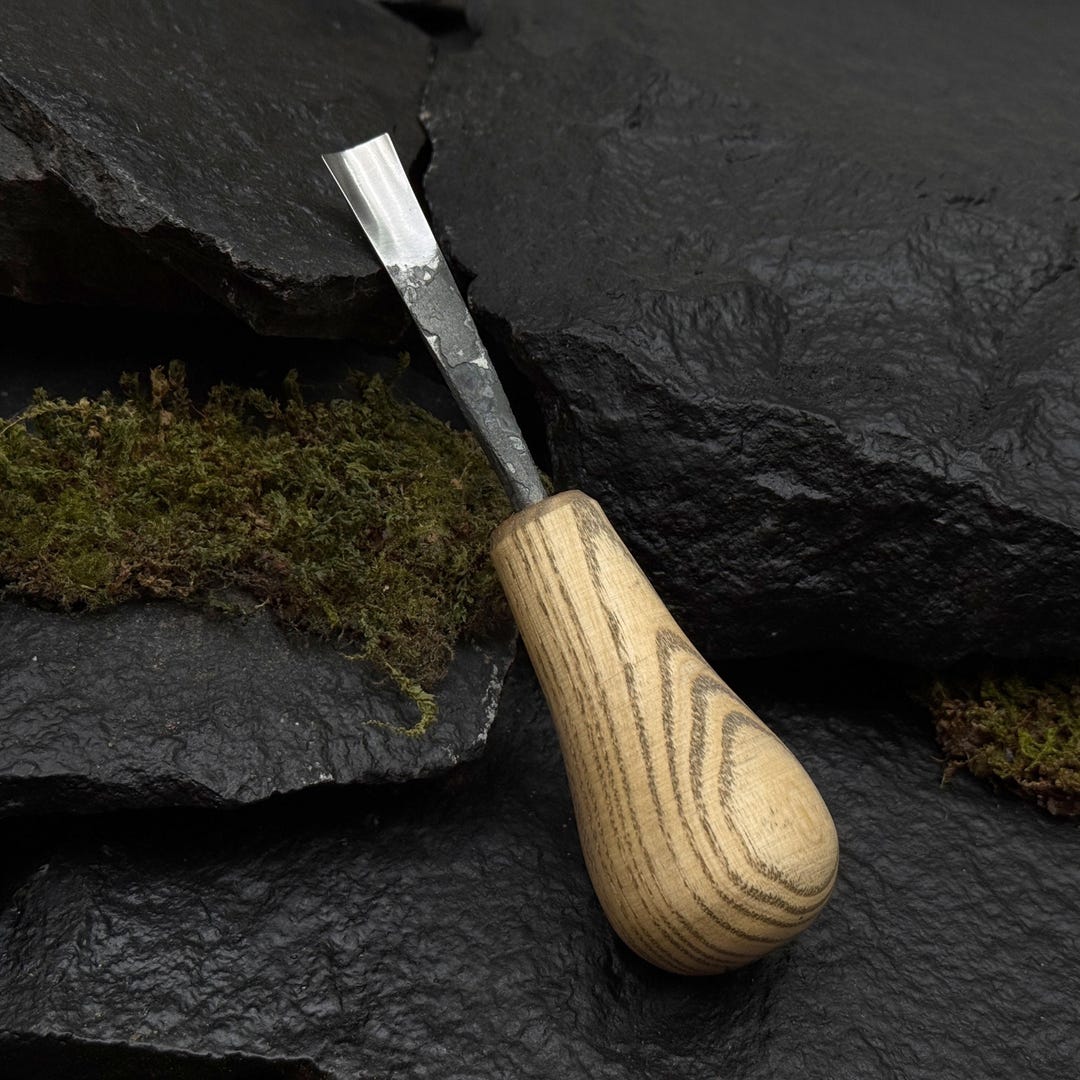Hand-forged Fishtail Carving Chisel: 52100 Carbon Steel, Ash Wood ...