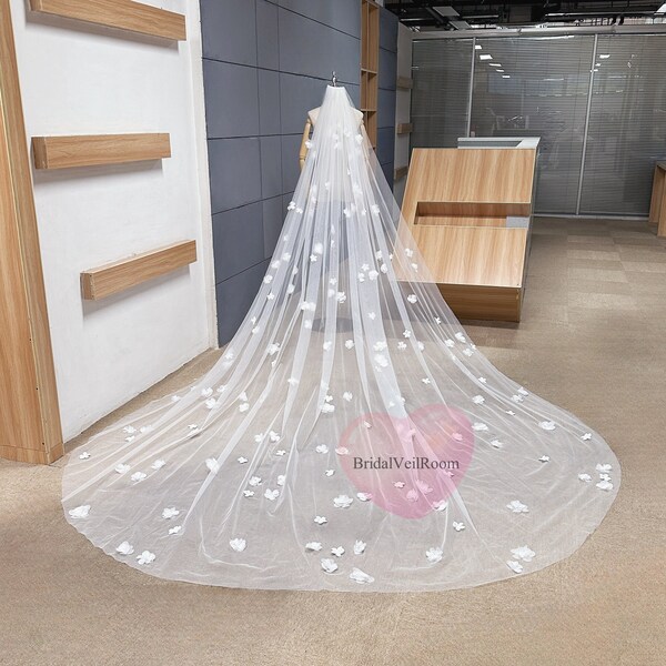 Fairy 3D Petals Wedding Veil, Unique Design Romantic Flowers Bridal Veil, 1T Boho Church Veil Cathedral, Comb-adorned Veil for Wedding