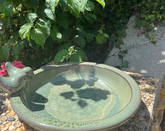 Abreuvoir ou mangeoire à oiseaux en terre cuite vert d'eau