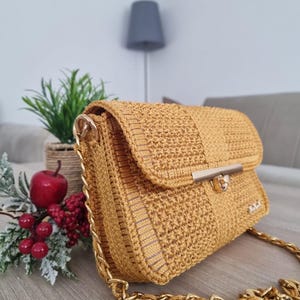 Patroon gehaakte crossbodytas mosterdgeel valentijnscadeau gehaakte crossbodytas met liefde gemakkelijk gele gehaakte crossbodytaspatroon afbeelding 3