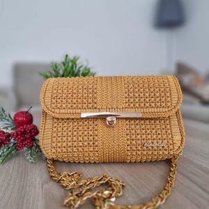 Patroon gehaakte crossbodytas mosterdgeel valentijnscadeau gehaakte crossbodytas met liefde gemakkelijk gele gehaakte crossbodytaspatroon afbeelding 2