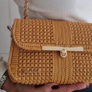 Patroon gehaakte crossbodytas mosterdgeel valentijnscadeau gehaakte crossbodytas met liefde gemakkelijk gele gehaakte crossbodytaspatroon afbeelding 6