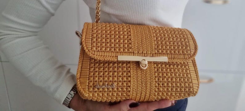 Patroon gehaakte crossbodytas mosterdgeel valentijnscadeau gehaakte crossbodytas met liefde gemakkelijk gele gehaakte crossbodytaspatroon afbeelding 6