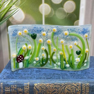 Fused Glass Art Panel – Wavy Freestanding Daisy Panel Glass Decor- 246
