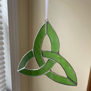 Stained Glass Celtic Trefoil Sun Catcher, Green Sun Catcher, Celtic Knot, Green, Clear Glass, Green Glass Glass, Sun Catching image 3