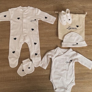 Tenue de Naissance personnalisée // Pyjama Personnalisé // Coffret naissance Bébé 5 pièces // Set Complet Maternité // Tenue Mixte image 10