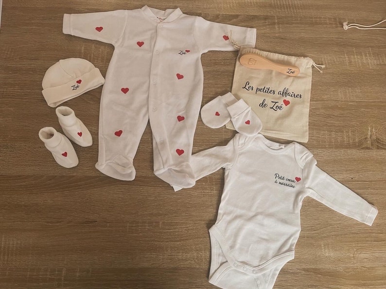 Tenue de Naissance personnalisée // Pyjama Personnalisé // Coffret naissance Bébé 5 pièces // Set Complet Maternité // Tenue Mixte image 2