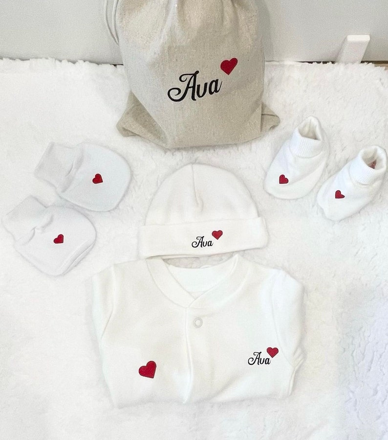 Tenue de Naissance personnalisée // Pyjama Personnalisé // Coffret naissance Bébé 5 pièces // Set Complet Maternité // Tenue Mixte image 1